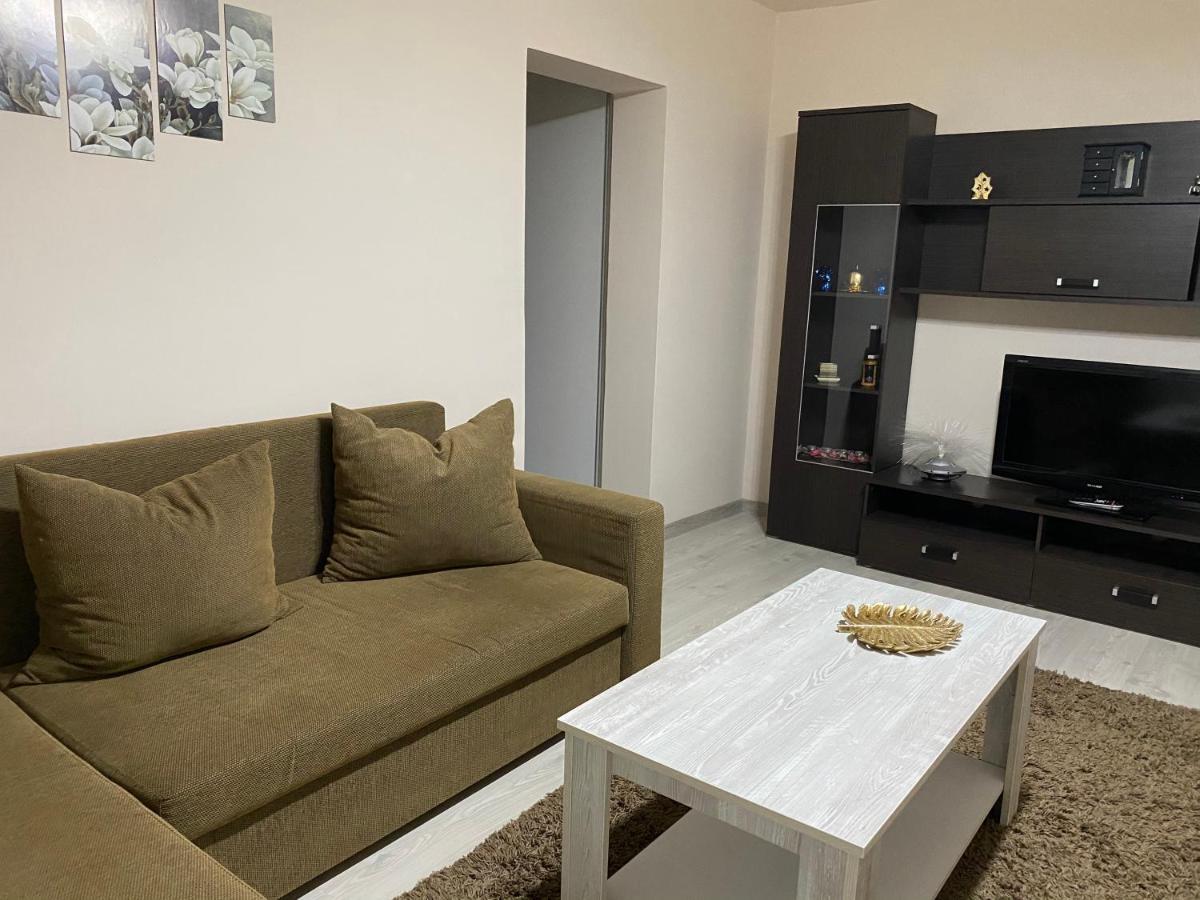 Sellada Apartament - Free Private Parking,Ac,Wi-Fi Carei Exteriör bild