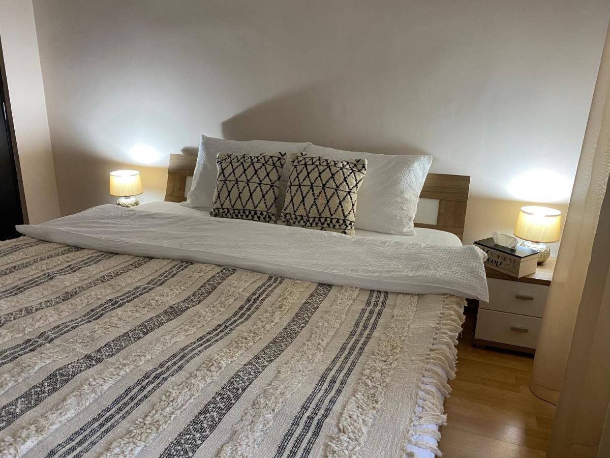 Sellada Apartament - Free Private Parking,Ac,Wi-Fi Carei Exteriör bild