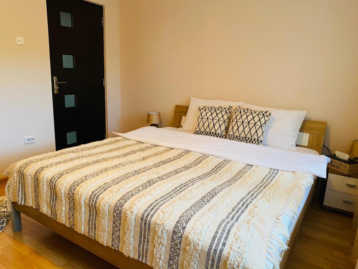Sellada Apartament - Free Private Parking,Ac,Wi-Fi Carei Exteriör bild