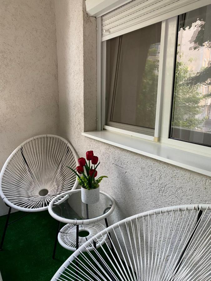 Sellada Apartament - Free Private Parking,Ac,Wi-Fi Carei Exteriör bild