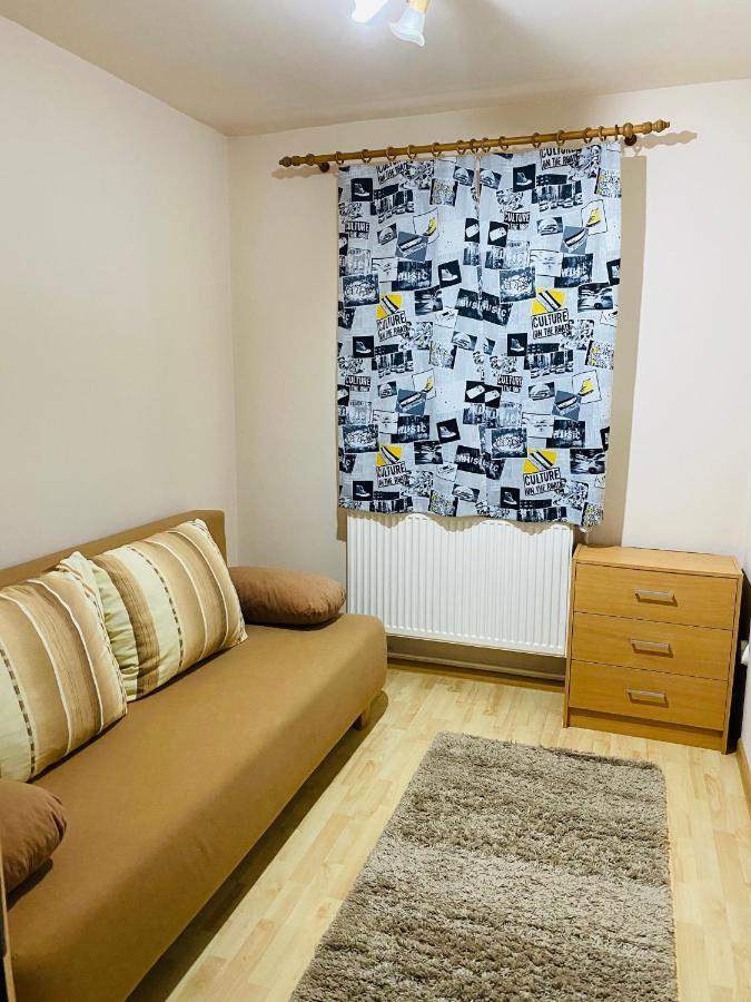 Sellada Apartament - Free Private Parking,Ac,Wi-Fi Carei Exteriör bild