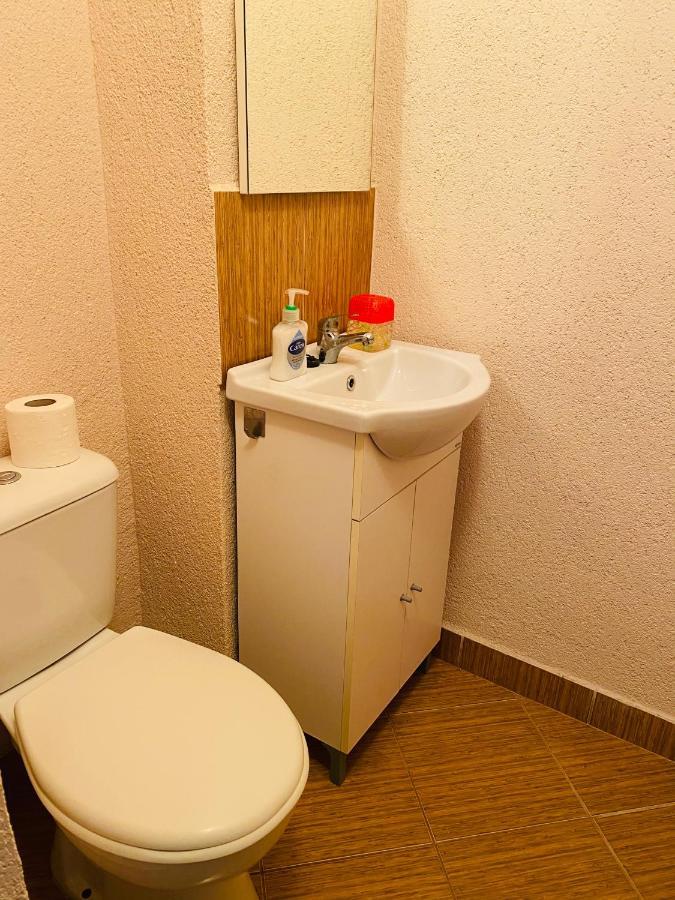 Sellada Apartament - Free Private Parking,Ac,Wi-Fi Carei Exteriör bild